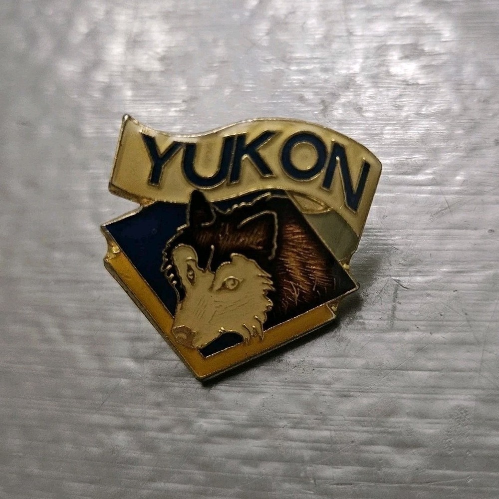 Yukon‎ Husky Dog Souvenir Lapel Hat Pin